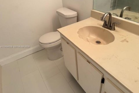 Touwnhouse à louer à Pembroke Pines, Floride: 3 chambres, 158.31 m2 № 1993072 - photo 10