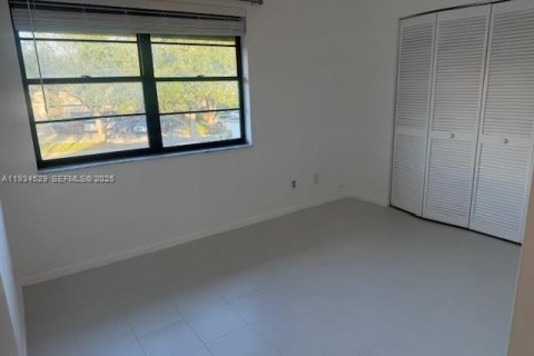 Touwnhouse à louer à Pembroke Pines, Floride: 3 chambres, 158.31 m2 № 1993072 - photo 13