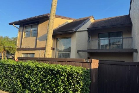 Touwnhouse à louer à Pembroke Pines, Floride: 3 chambres, 158.31 m2 № 1993072 - photo 2