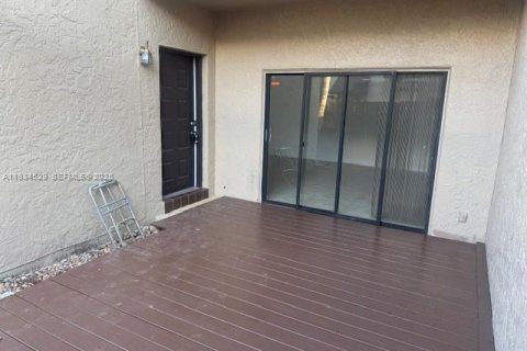 Touwnhouse à louer à Pembroke Pines, Floride: 3 chambres, 158.31 m2 № 1993072 - photo 24