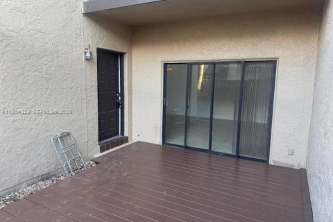 Touwnhouse à louer à Pembroke Pines, Floride: 3 chambres, 158.31 m2 № 1993072 - photo 25