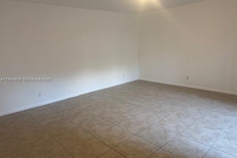 Touwnhouse à louer à Pembroke Pines, Floride: 3 chambres, 158.31 m2 № 1993072 - photo 22