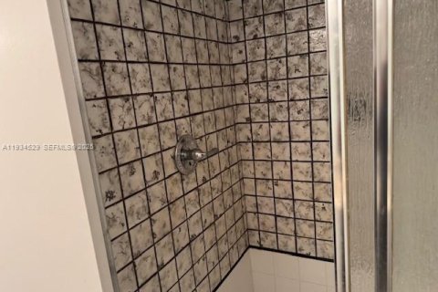 Touwnhouse à louer à Pembroke Pines, Floride: 3 chambres, 158.31 m2 № 1993072 - photo 7