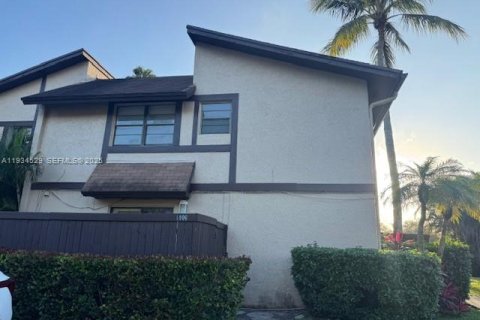 Touwnhouse à louer à Pembroke Pines, Floride: 3 chambres, 158.31 m2 № 1993072 - photo 1