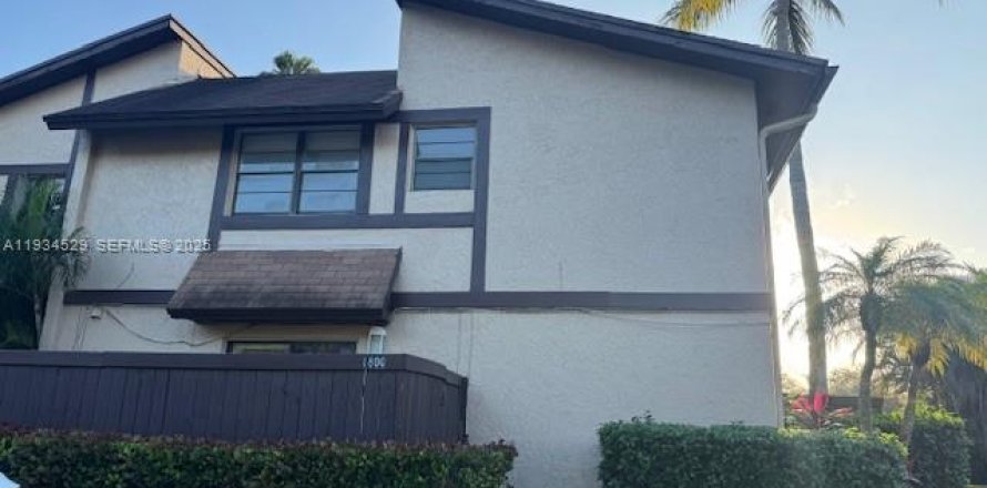 Touwnhouse à Pembroke Pines, Floride 3 chambres, 158.31 m2 № 1993072