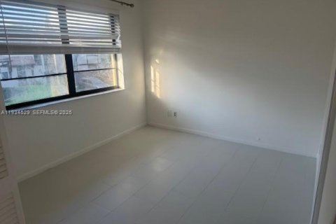 Touwnhouse à louer à Pembroke Pines, Floride: 3 chambres, 158.31 m2 № 1993072 - photo 12