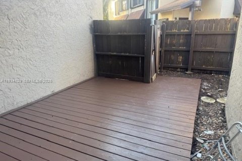 Touwnhouse à louer à Pembroke Pines, Floride: 3 chambres, 158.31 m2 № 1993072 - photo 23