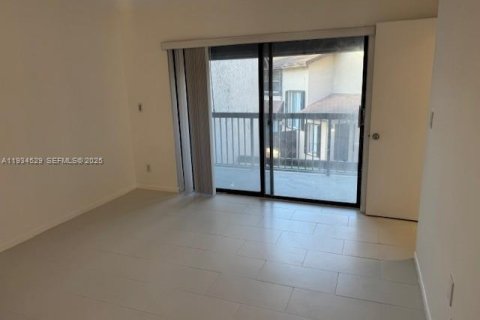 Touwnhouse à louer à Pembroke Pines, Floride: 3 chambres, 158.31 m2 № 1993072 - photo 8