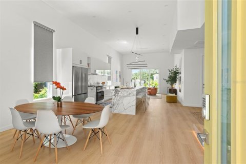 Casa en venta en Saint Petersburg, Florida, 3 dormitorios, 185.8 m2 № 2199380 - foto 3