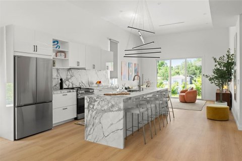 Casa en venta en Saint Petersburg, Florida, 3 dormitorios, 185.8 m2 № 2199380 - foto 5
