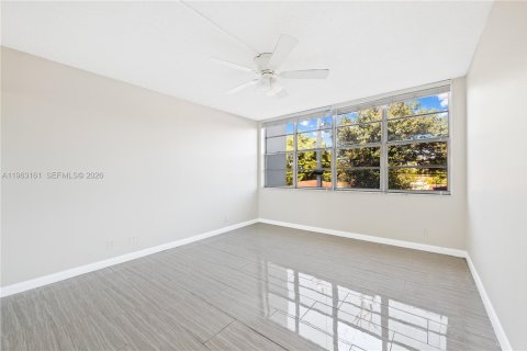 Copropriété à louer à North Miami Beach, Floride: 2 chambres, 109.16 m2 № 2024213 - photo 13