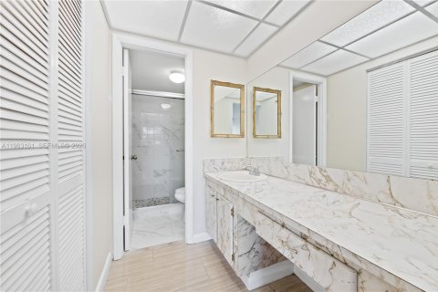 Copropriété à louer à North Miami Beach, Floride: 2 chambres, 109.16 m2 № 2024213 - photo 19
