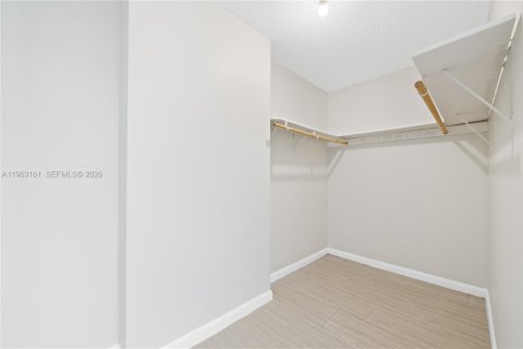 Copropriété à louer à North Miami Beach, Floride: 2 chambres, 109.16 m2 № 2024213 - photo 17