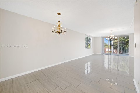 Copropriété à louer à North Miami Beach, Floride: 2 chambres, 109.16 m2 № 2024213 - photo 9