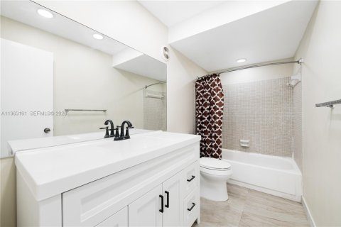 Copropriété à louer à North Miami Beach, Floride: 2 chambres, 109.16 m2 № 2024213 - photo 14