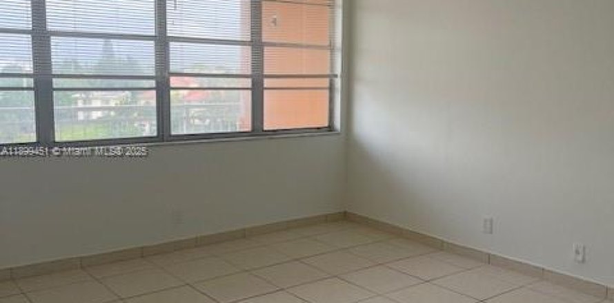 Condominio en North Miami Beach, Florida, 1 dormitorio  № 2012108