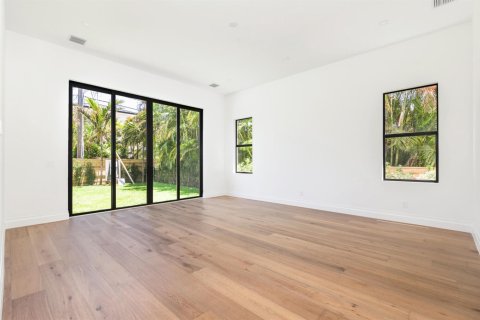 House in West Palm Beach, Florida 5 bedrooms, 507.62 sq.m. № 2192873 - photo 13