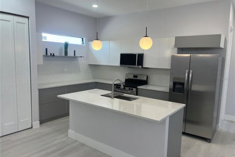 House in Lehigh Acres, Florida 4 bedrooms, 145.86 sq.m. № 2207209 - photo 5