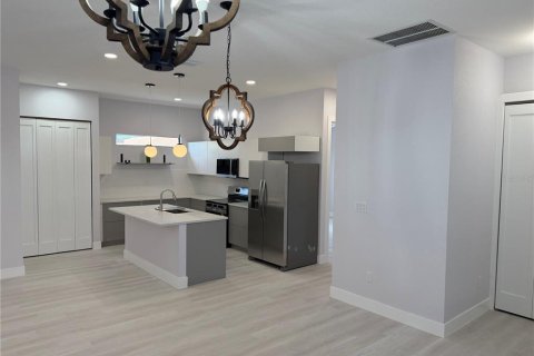 House in Lehigh Acres, Florida 4 bedrooms, 145.86 sq.m. № 2207209 - photo 7