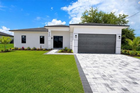 House in Lehigh Acres, Florida 4 bedrooms, 145.86 sq.m. № 2207209