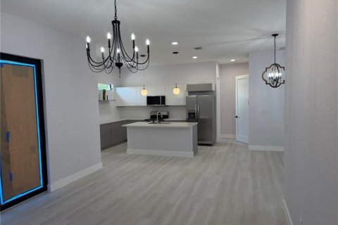 House in Lehigh Acres, Florida 4 bedrooms, 145.86 sq.m. № 2207209 - photo 4