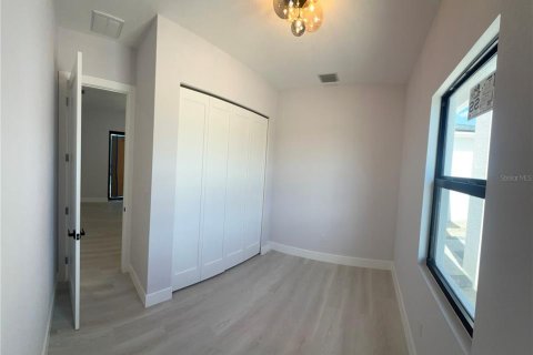 House in Lehigh Acres, Florida 4 bedrooms, 145.86 sq.m. № 2207209 - photo 16