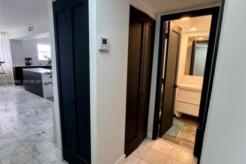 Copropriété à vendre à Aventura, Floride: 2 chambres, 121.05 m2 № 2002531 - photo 11