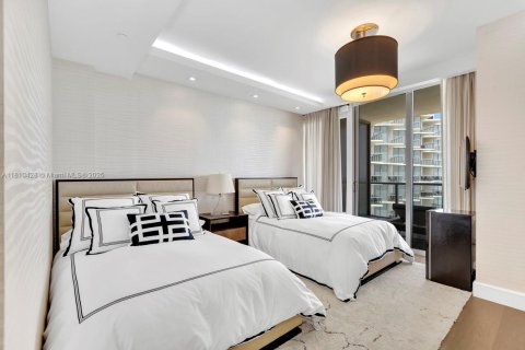 Condominio en venta en Bal Harbour, Florida, 4 dormitorios, 330.36 m2 № 1981729 - foto 15