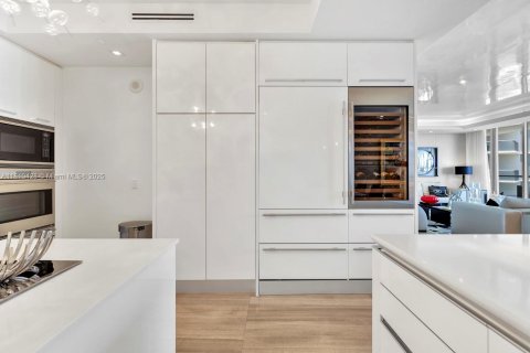 Condominio en venta en Bal Harbour, Florida, 4 dormitorios, 330.36 m2 № 1981729 - foto 11