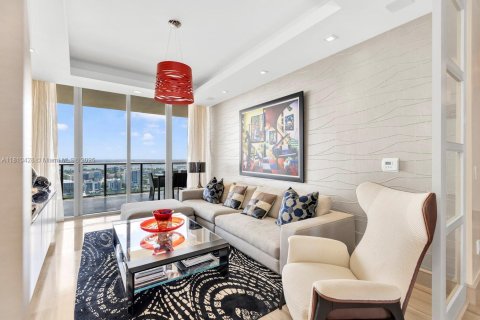 Condominio en venta en Bal Harbour, Florida, 4 dormitorios, 330.36 m2 № 1981729 - foto 22