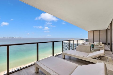 Condominio en venta en Bal Harbour, Florida, 4 dormitorios, 330.36 m2 № 1981729 - foto 1