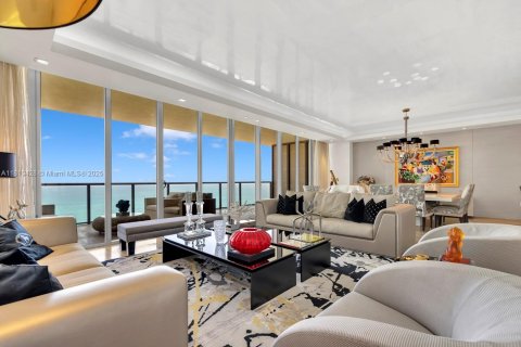 Condominio en venta en Bal Harbour, Florida, 4 dormitorios, 330.36 m2 № 1981729 - foto 2