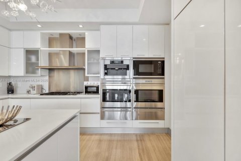 Condominio en venta en Bal Harbour, Florida, 4 dormitorios, 330.36 m2 № 1981729 - foto 9