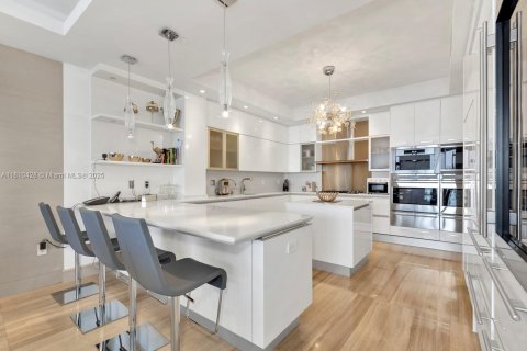 Condominio en venta en Bal Harbour, Florida, 4 dormitorios, 330.36 m2 № 1981729 - foto 7