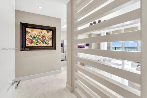 Condominio en venta en Bal Harbour, Florida, 4 dormitorios, 330.36 m2 № 1981729 - foto 24