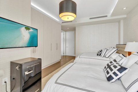 Condominio en venta en Bal Harbour, Florida, 4 dormitorios, 330.36 m2 № 1981729 - foto 17