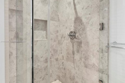 Condominio en venta en Bal Harbour, Florida, 4 dormitorios, 330.36 m2 № 1981729 - foto 19