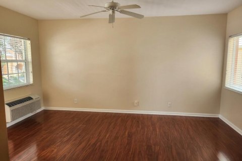 Immobilier commercial à louer à Port St. Lucie, Floride: 1 chambre, 37.16 m2 № 2268649 - photo 3