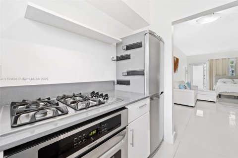 Copropriété à louer à Miami Beach, Floride: 45.62 m2 № 1702557 - photo 12
