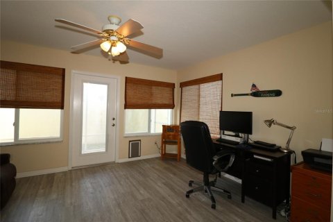 House in The Villages, Florida 2 bedrooms, 139.26 sq.m. № 1675432 - photo 27