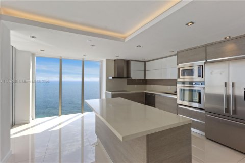 Condominio en venta en Key Biscayne, Florida, 2 dormitorios, 174.19 m2 № 1983261 - foto 3