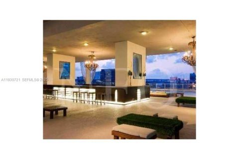 Condo in Miami, Florida № 1989475 - photo 2