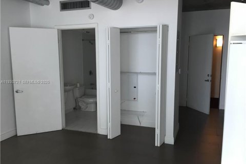 Condo in Miami, Florida № 1989475 - photo 5