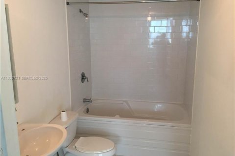 Condo in Miami, Florida № 1989475 - photo 14