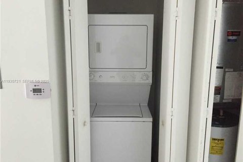 Condo in Miami, Florida № 1989475 - photo 15