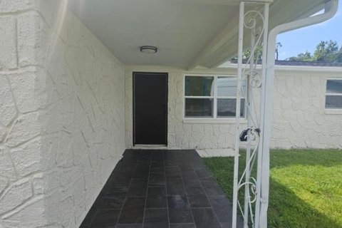 Casa en venta en Holiday, Florida, 3 dormitorios, 138.8 m2 № 1851566 - foto 1