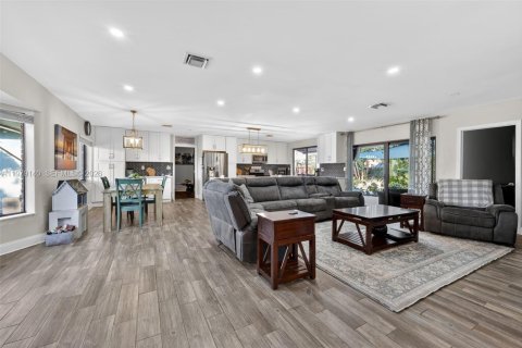 Купить виллу или дом в Холливуд, Флорида 3 спальни, 170.94м2, № 2044646 - фото 4