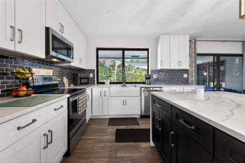 Купить виллу или дом в Холливуд, Флорида 3 спальни, 170.94м2, № 2044646 - фото 13