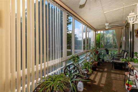 Condo in Tamarac, Florida, 2 bedrooms № 2258141 - photo 25