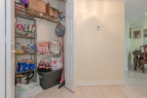 Condo in Tamarac, Florida, 2 bedrooms № 2258141 - photo 24